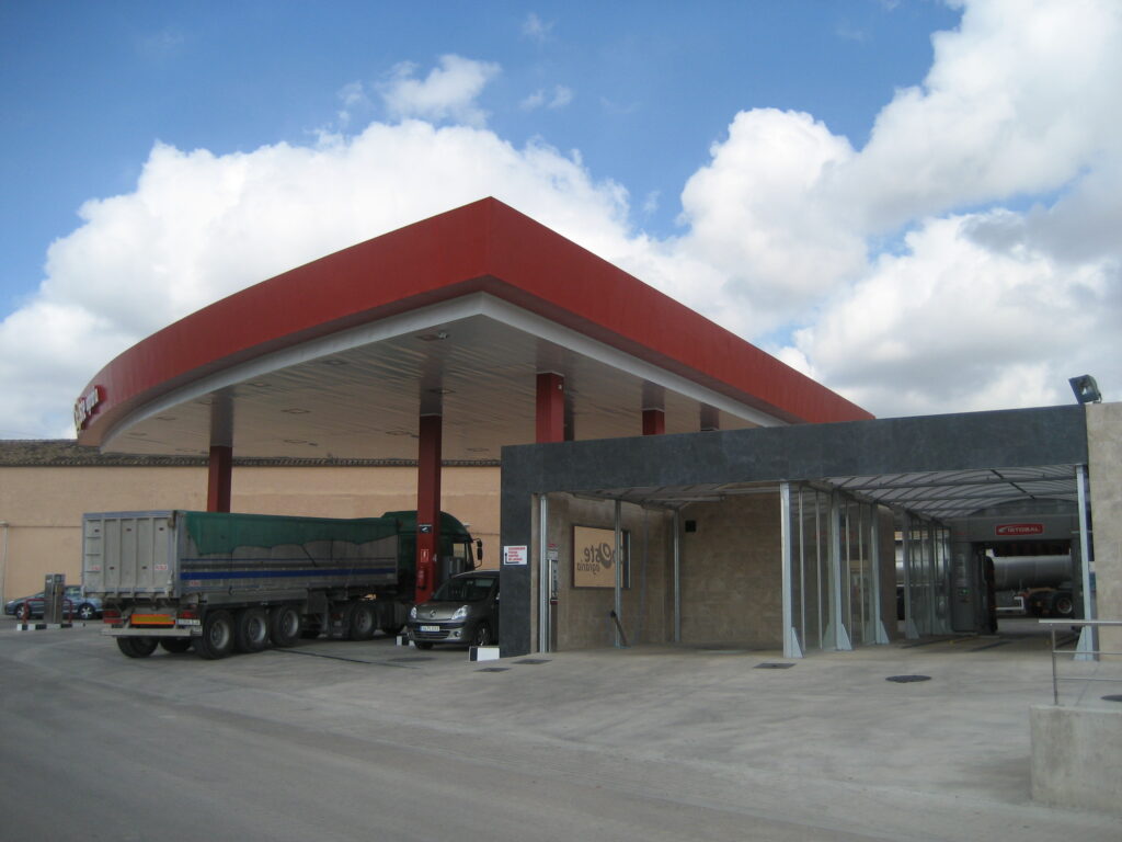 Parte trasera de la Gasolinera Cheste Agraria
